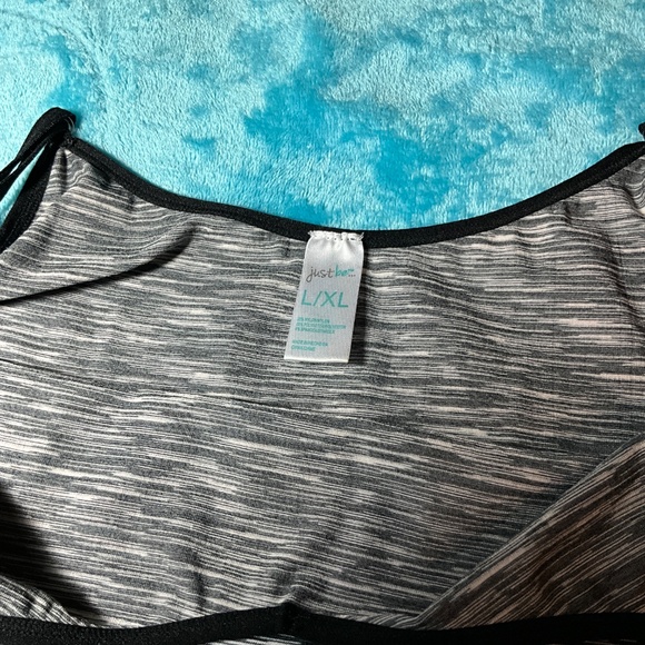 Woman’s sport tank top - Picture 4 of 4